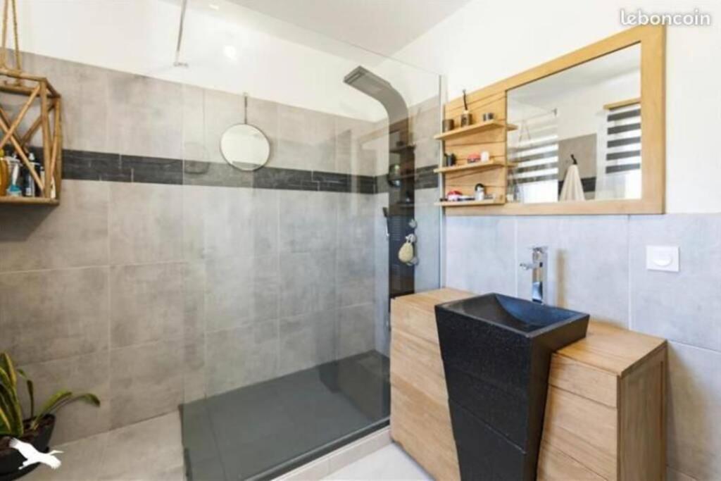Avec Piscine Au Calme 6 Personnes Villa *